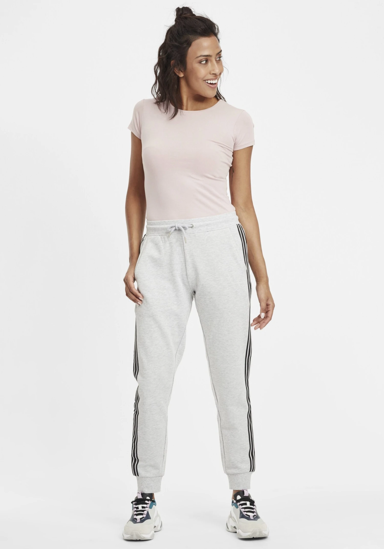 OXMO Jogginghosen Regular Sweathose Gabrilla Frauen Grau 3 OXMO Jogginghosen Regular Sweathose Gabrilla Frauen Grau – Bild 3