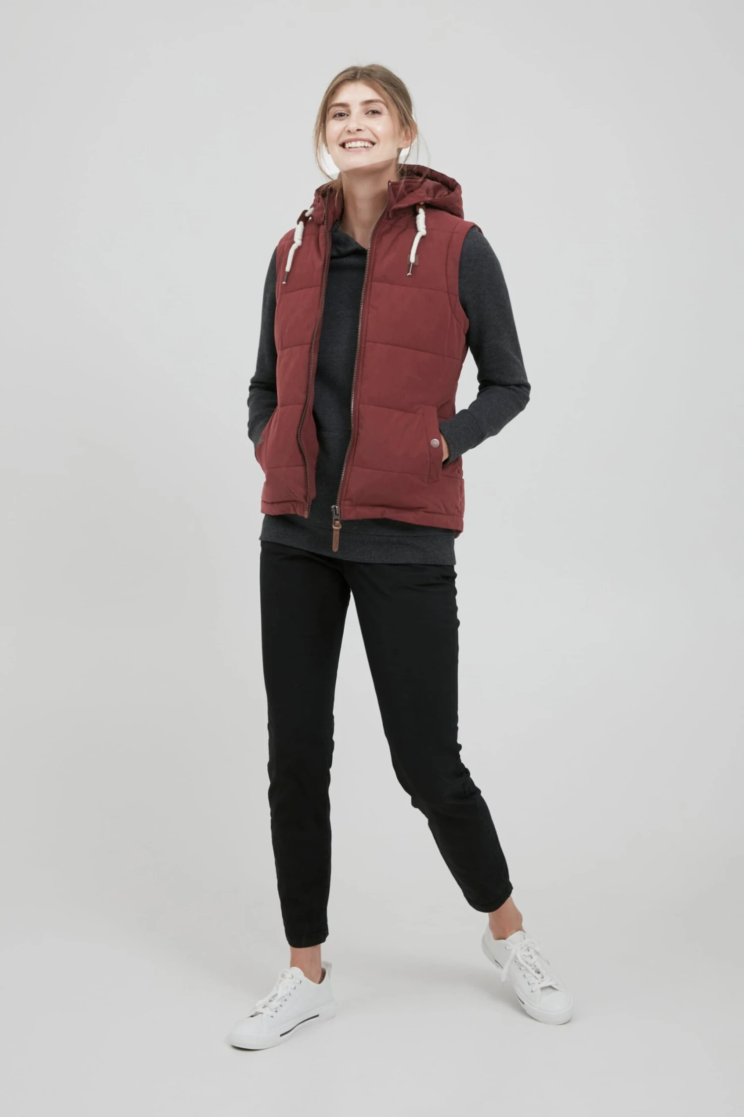 OXMO Westen Kurzweste Lew Frauen Weinrot 3 OXMO Westen Kurzweste Lew Frauen Weinrot – Bild 3