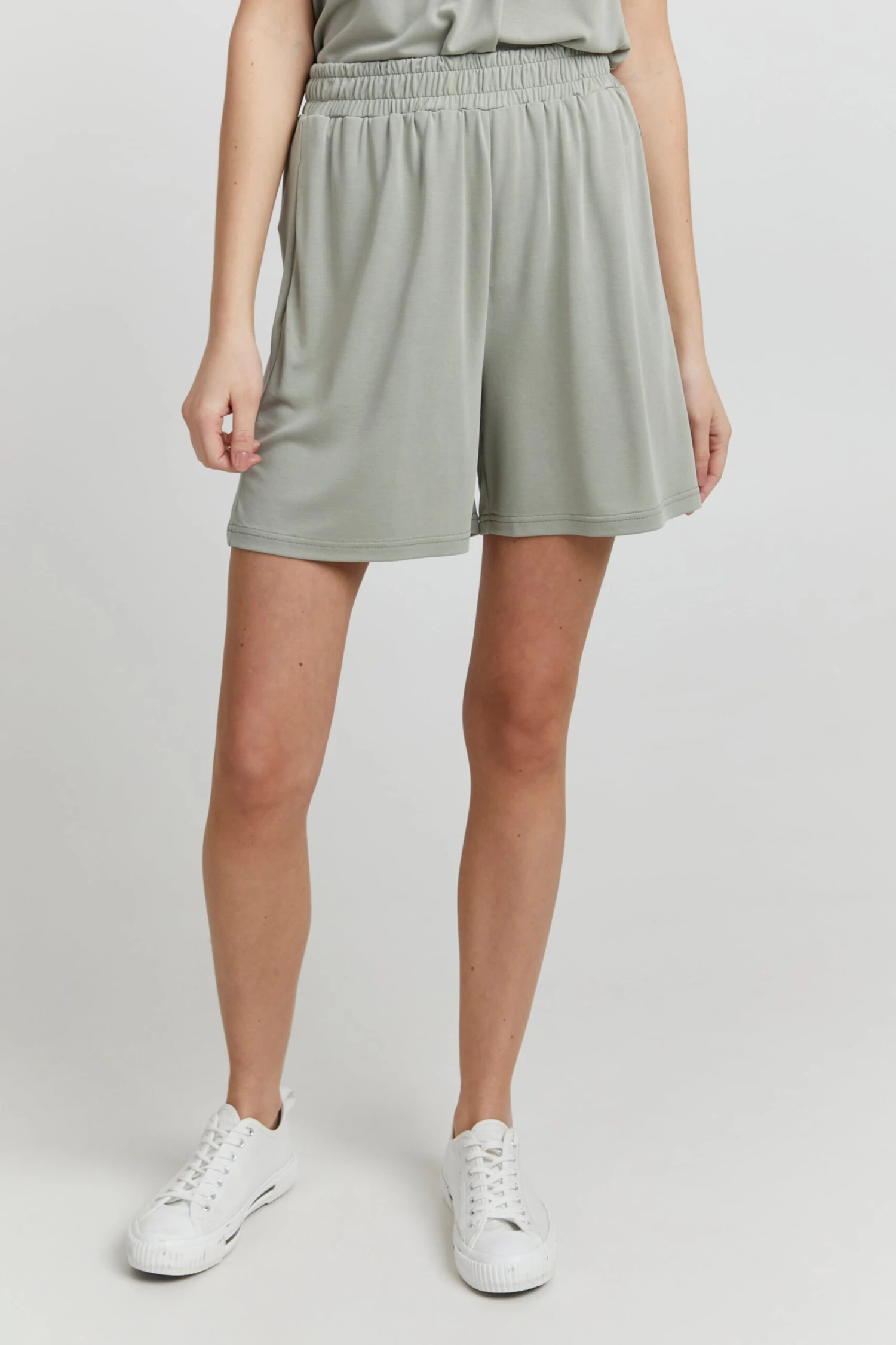 OXMO Hosen Loosefit Shorts BJÖRK Frauen Grün 2 OXMO Hosen Loosefit Shorts BJÖRK Frauen Grün – Bild 2