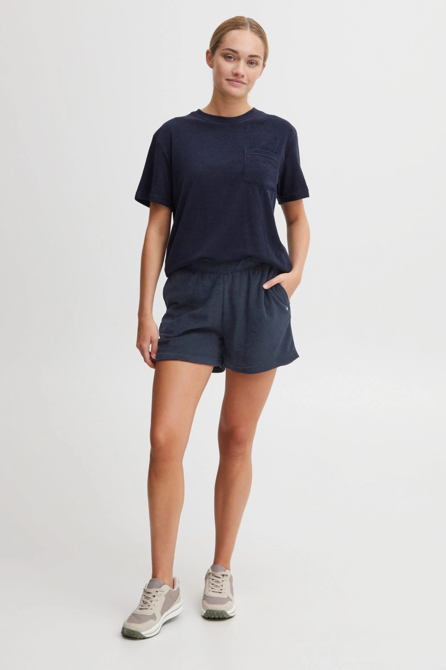 OXMO Shorts Regular Hose Frauen Blau 4 OXMO Shorts Regular Hose Frauen Blau – Bild 4