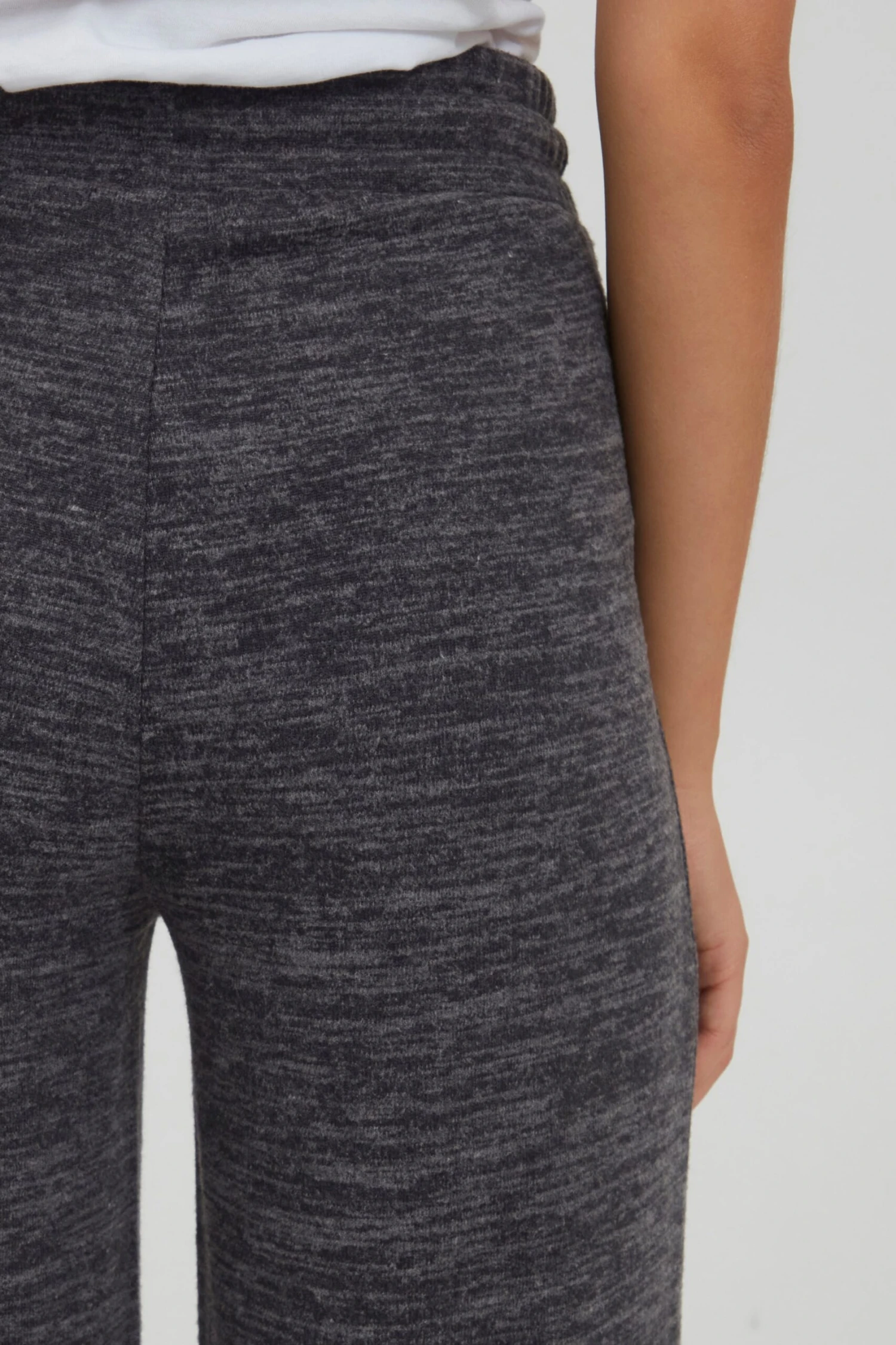 OXMO Stoffhosen Loosefit Sweathose Berenice Frauen Dunkelgrau 6 OXMO Stoffhosen Loosefit Sweathose Berenice Frauen Dunkelgrau – Bild 6