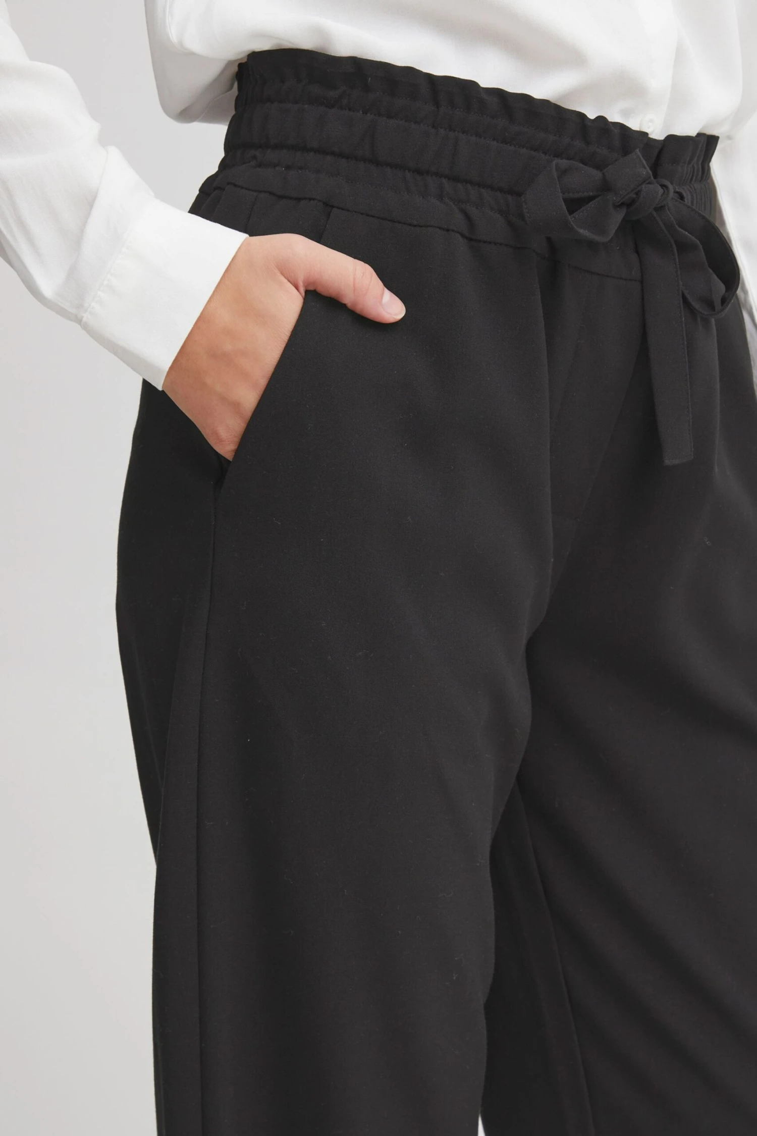 OXMO Stoffhosen Regular Stoffhose Oxdania Frauen Schwarz 5 OXMO Stoffhosen Regular Stoffhose Oxdania Frauen Schwarz – Bild 5