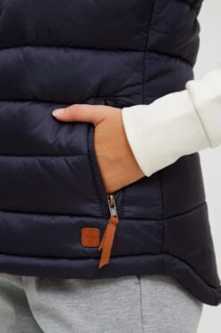 OXMO Westen Steppweste CAMILLA Frauen Dunkelblau -OXMO Verkaufs-Shop 8819befc27717e453fc0195cf669c1dc