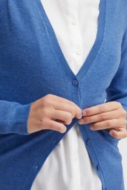 OXMO Strickjacken Strickjacke Oxhelene Frauen Kobaltblau -OXMO Verkaufs-Shop 9210921db65db8f8136cf3962f5a6a0e