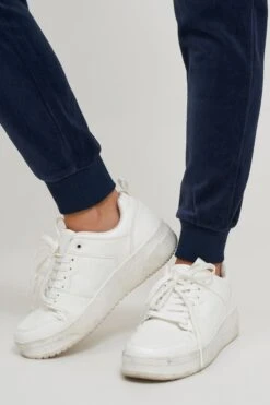 OXMO Jogginghosen Loosefit Sweathose NIKITA Frauen Dunkelblau -OXMO Verkaufs-Shop 92e2a8faa3b3c8718ad3ec662a367889