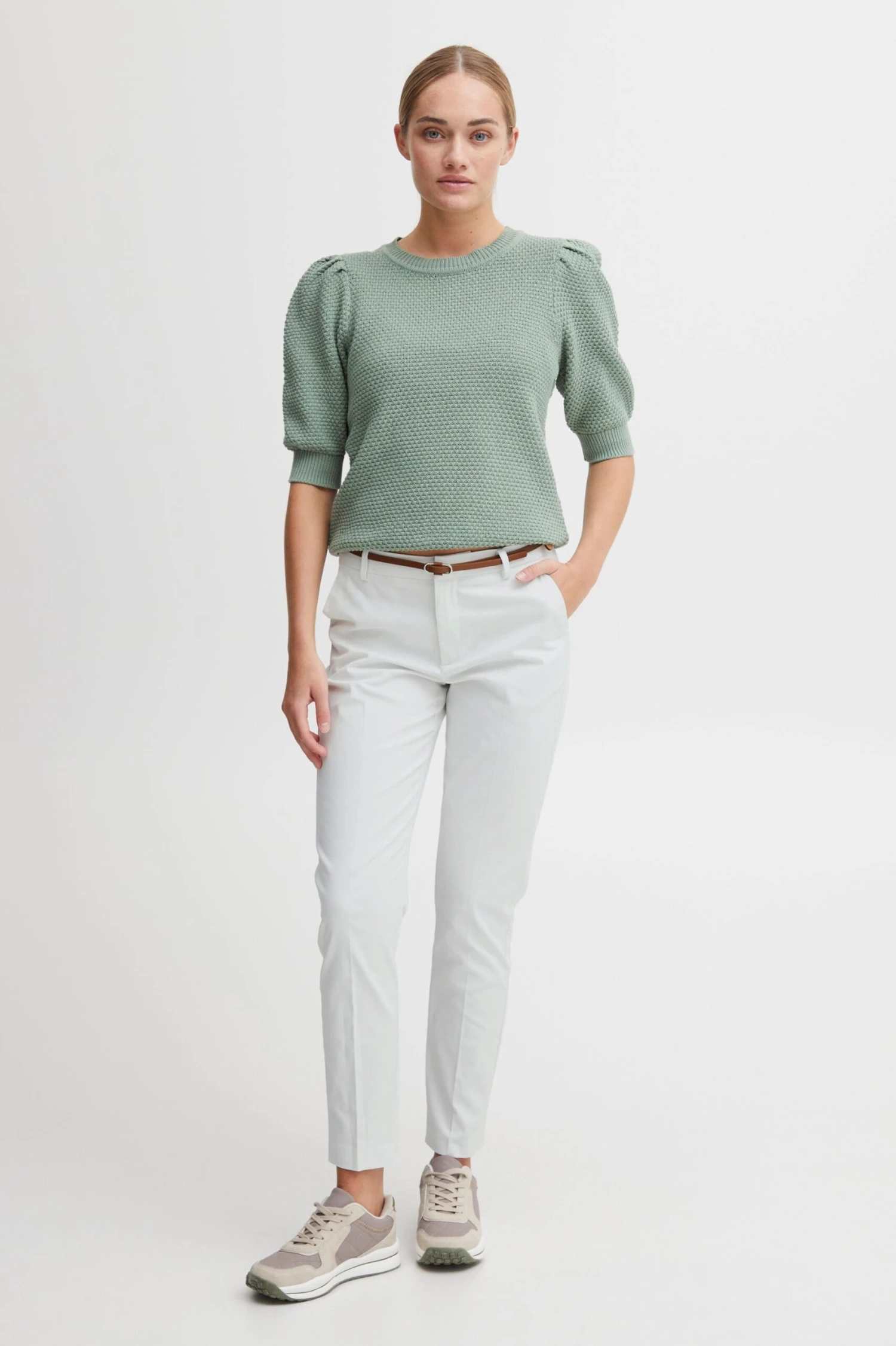 OXMO Stoffhosen Tapered Hose Oxdaisy Frauen Weiß 4 OXMO Stoffhosen Tapered Hose Oxdaisy Frauen Weiß – Bild 4