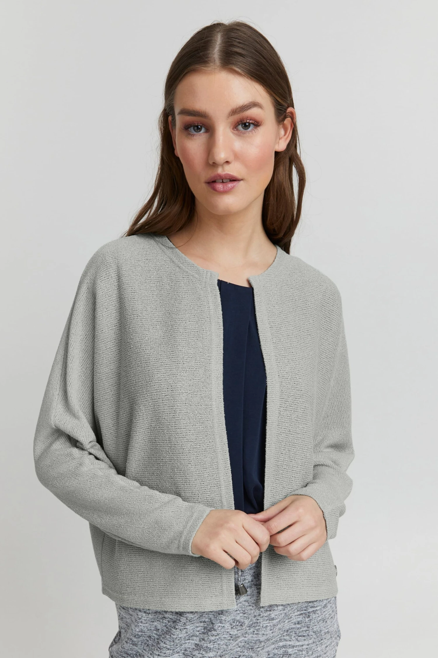 OXMO Strickjacken Cardigan KIKE Frauen Blau 2 OXMO Strickjacken Cardigan KIKE Frauen Blau – Bild 2