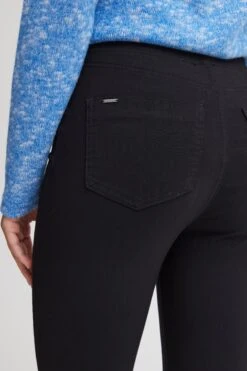 OXMO Hosen Slimfit Leggings Keily Frauen Schwarz 11 OXMO Hosen Slimfit Leggings Keily Frauen Schwarz -OXMO Verkaufs-Shop ba2a9995a82dbe45aa8aca7e64db4e9e