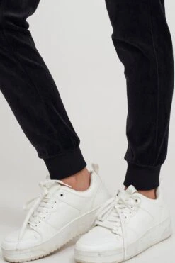 OXMO Jogginghosen Loosefit Sweathose NIKITA Frauen Schwarz -OXMO Verkaufs-Shop c283f4838fb89dd61611032e71148b82