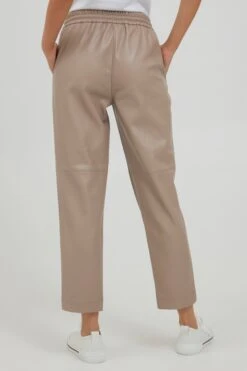 OXMO Stoffhosen Regular Jogger Pants PAULIA Frauen Beige 9 OXMO Stoffhosen Regular Jogger Pants PAULIA Frauen Beige -OXMO Verkaufs-Shop e07ed3a8b301839caebb03d85b283750