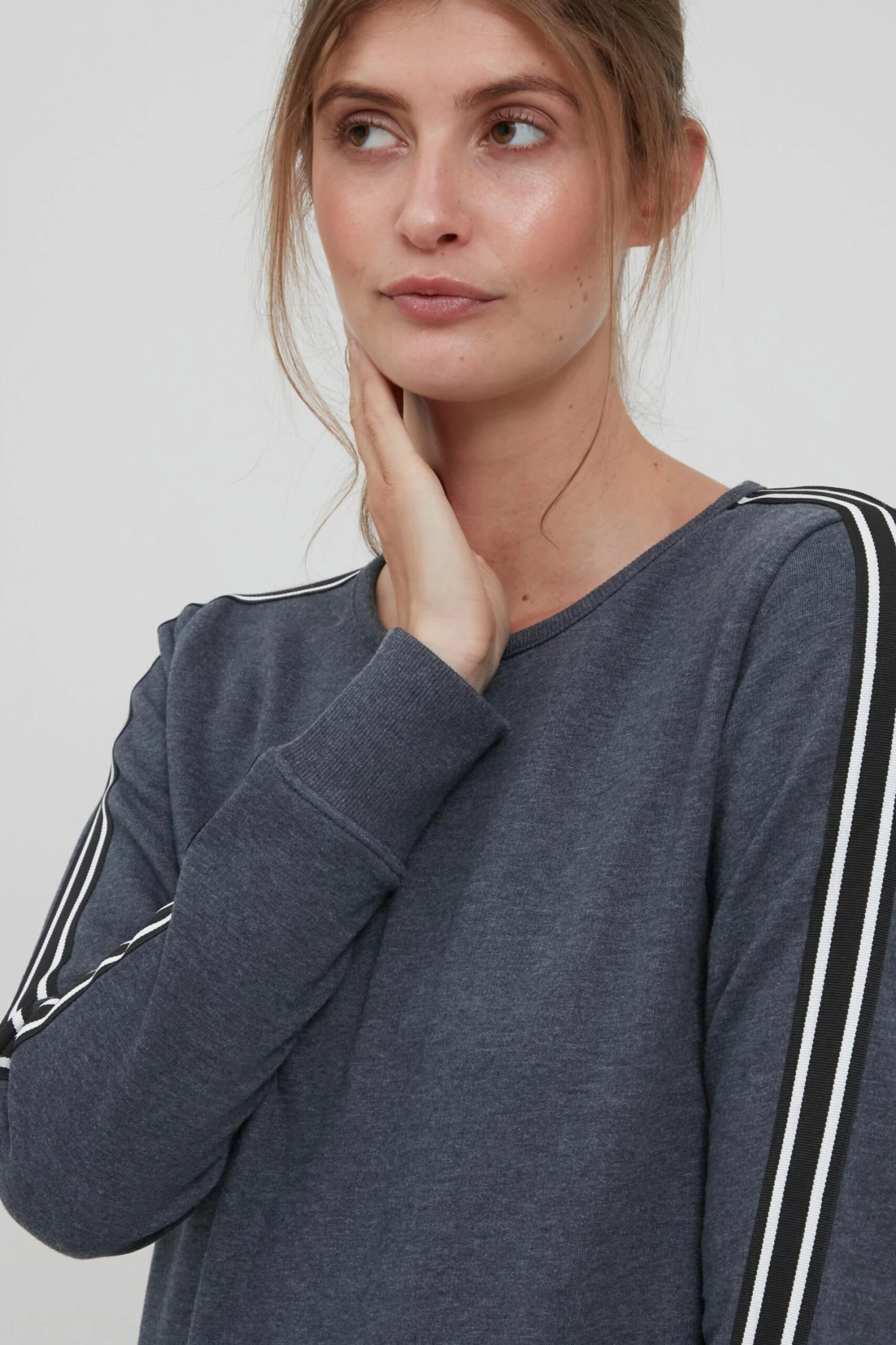 OXMO Sweatshirts Sweatshirt Gabita Frauen Dunkelblau 5 OXMO Sweatshirts Sweatshirt Gabita Frauen Dunkelblau – Bild 5