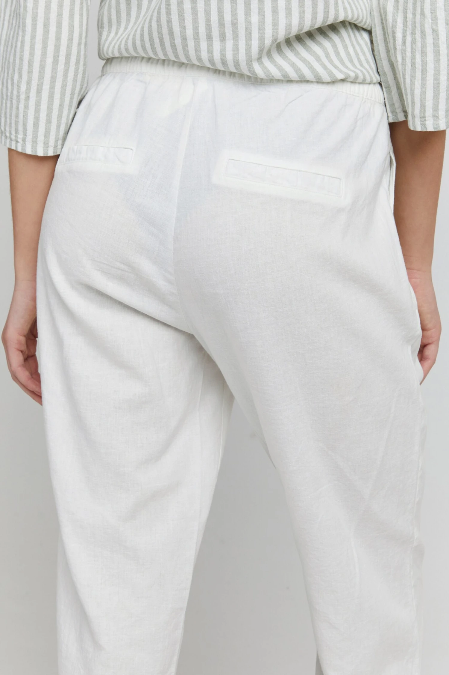 OXMO Stoffhosen Loosefit Hose Frauen Offwhite 6 OXMO Stoffhosen Loosefit Hose Frauen Offwhite – Bild 6