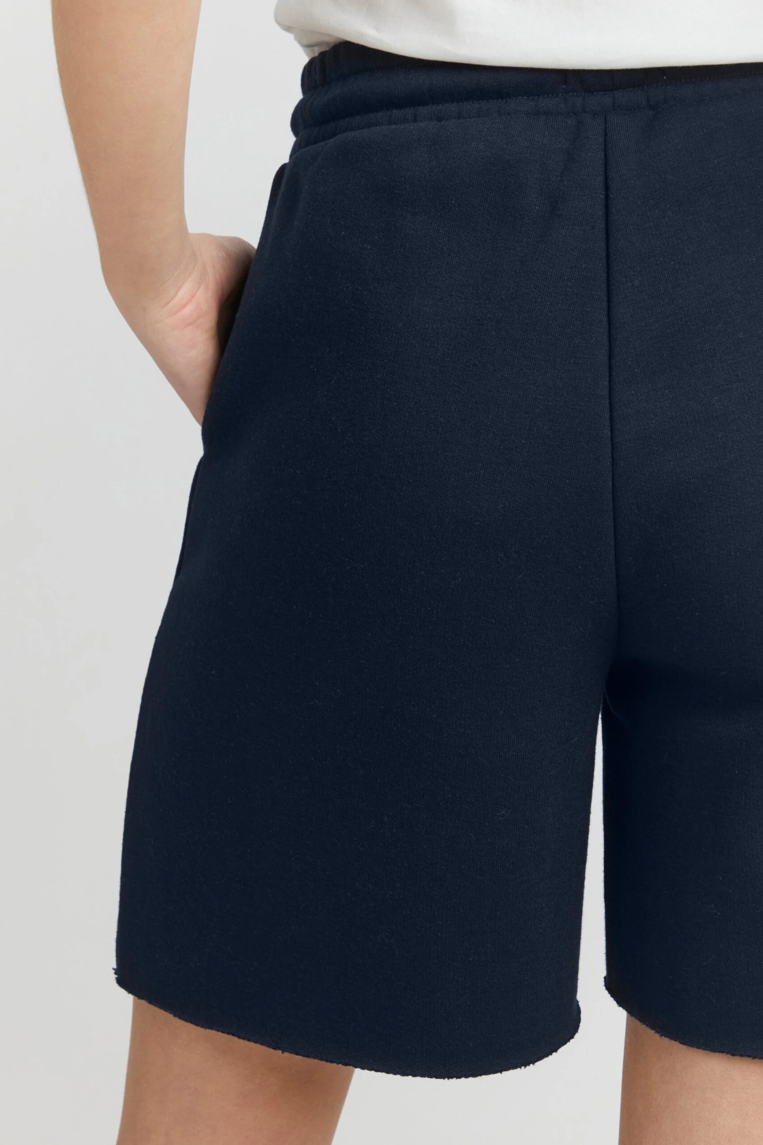 OXMO Shorts Wide Leg Sweatshorts Hope Frauen Schwarz 6 OXMO Shorts Wide Leg Sweatshorts Hope Frauen Schwarz – Bild 6