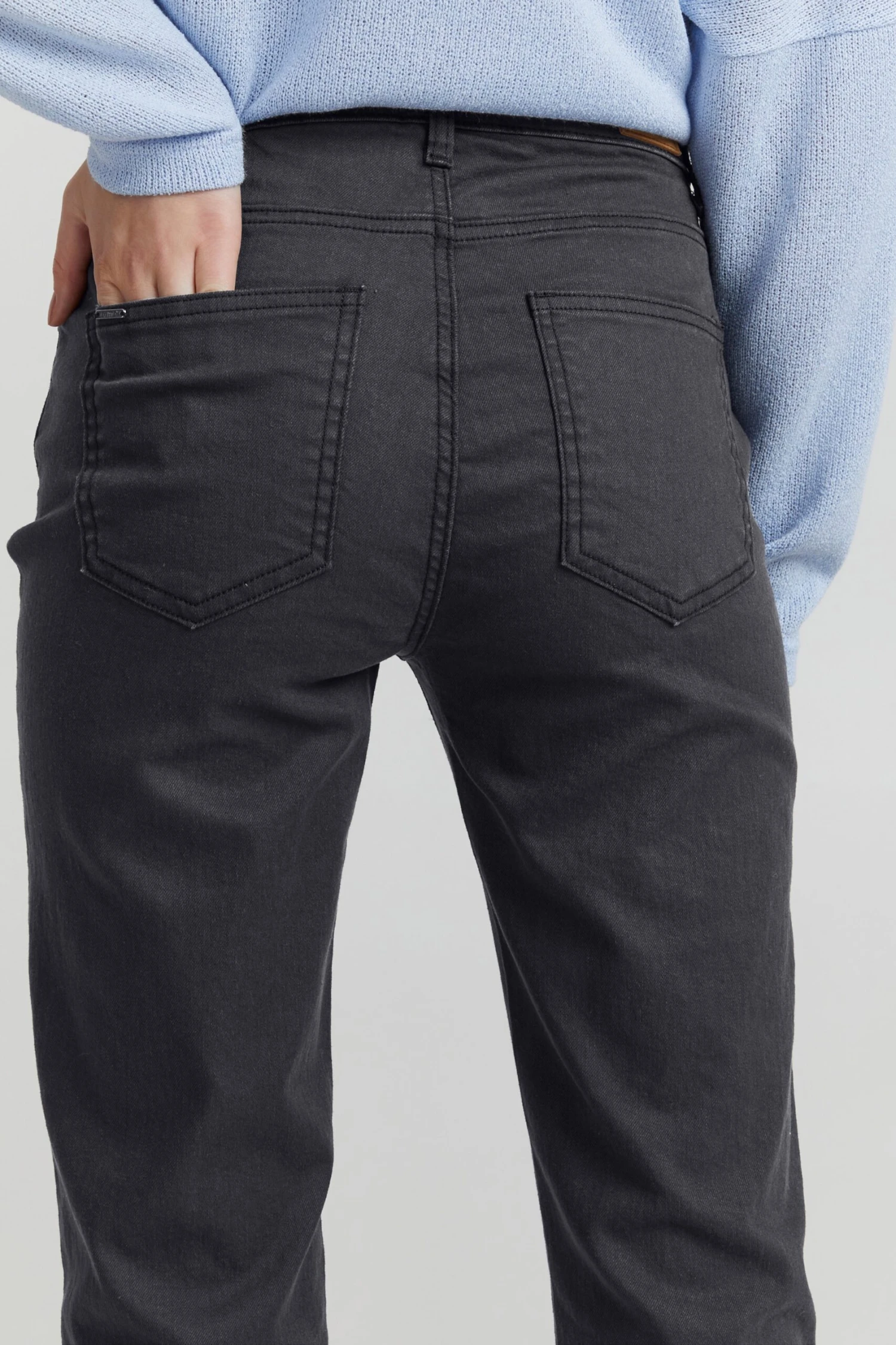 OXMO Shorts Slimfit Hose Frauen Schwarz 6 OXMO Shorts Slimfit Hose Frauen Schwarz – Bild 6