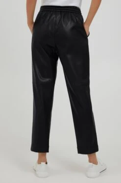 OXMO Stoffhosen Regular Jogger Pants Paulia Frauen Schwarz -OXMO Verkaufs-Shop fcc8868b3b956706b02168a089023a52